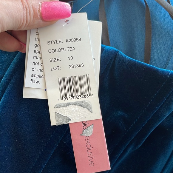 NEW Aqua Women's Strapless Velvet Mini Dress - Picture 7 of 9